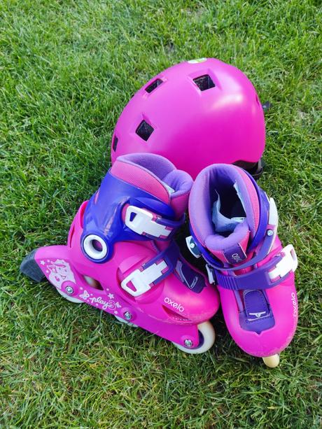 Kolieskové korčule a prilba, 26