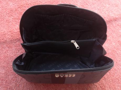 Guess kozmetická taštička, 