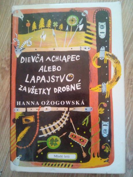 Dievča a chlapec lapajstvo za všetky drobné ô,