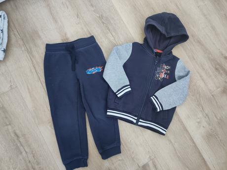 Mikina a tepláky, lupilu,98