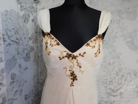 Velmi pekne spoločenske saty, 34