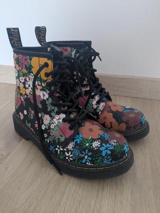 Topánky dr. martens s kvetinovým vzorom, 34