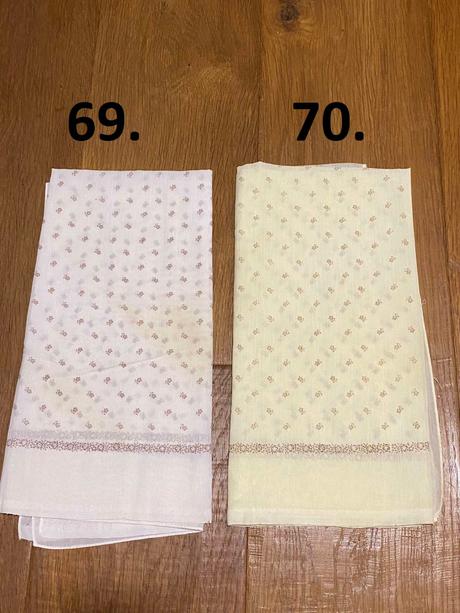 Šatky rôznych farieb a vzorov,