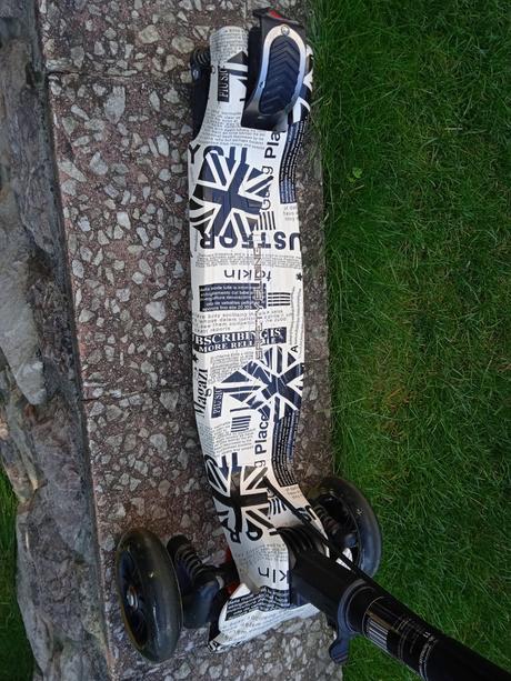 Detská trojkolesová kolobežka, nils