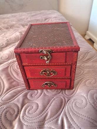 Drevená šperkovnica, 