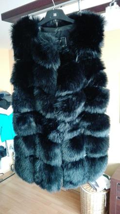 Cierna kozusinova vesta, s