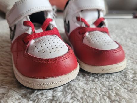 Červeno - biele, nike,22