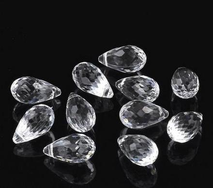 Akrylový prívesok slzička 24x13 mm,