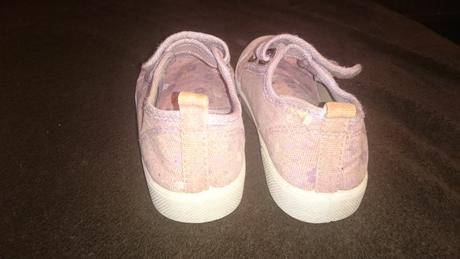 Jednoduché tenisky, 27