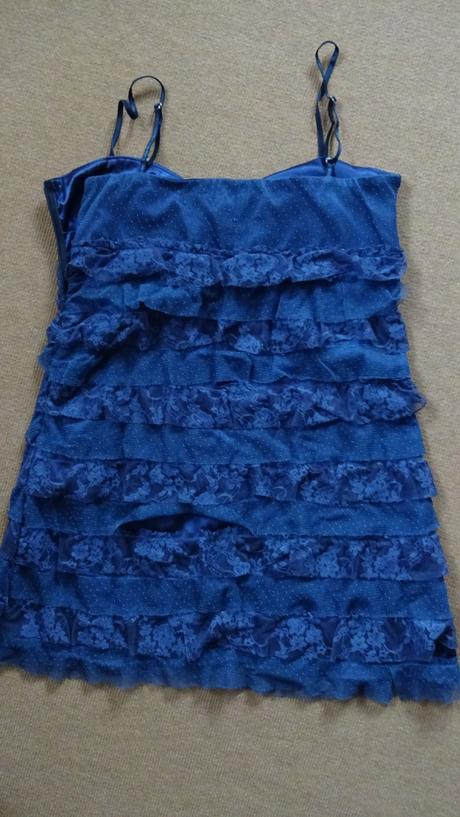 Tmavomodré šaty rinascimento, l