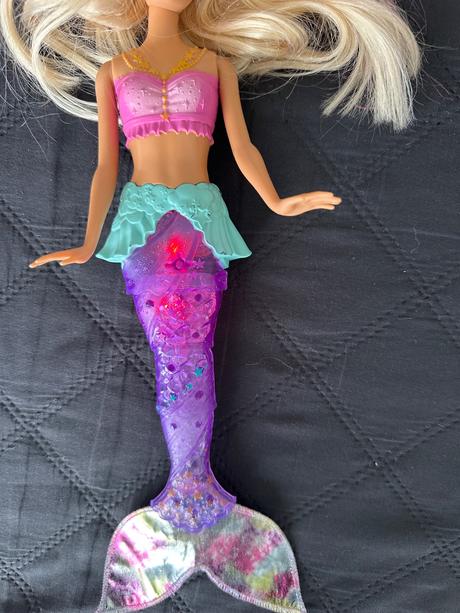 Barbie blikajúca morská panna, 