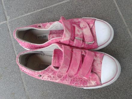 Maskáčové tenisky, 35