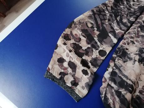 Krásna znackova  bluzka, 38