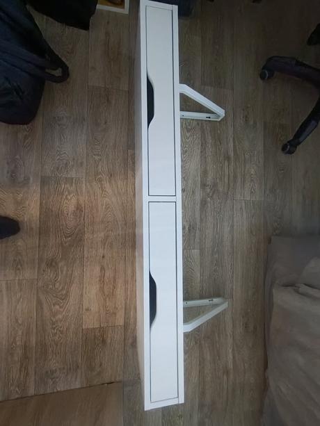 Kozmetický stolík ikea, 