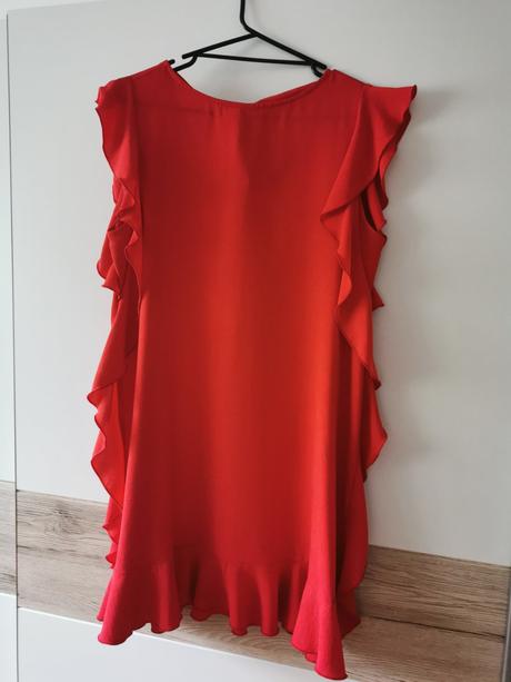 Letné červené šaty s volánikom please, s