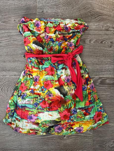 Krasne letne saty bez ramienok, podsite, s, terranova,s