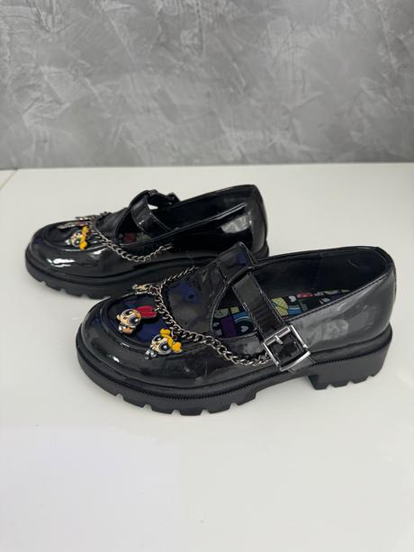 Čierne mokasíny, 33