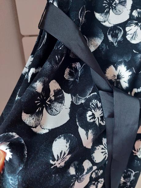 Bavlnene saty s kvetinovym vzorom, xs