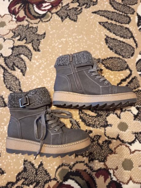 Šedé topanky, 36