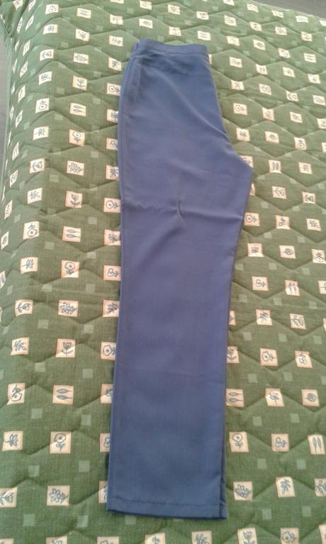 Spoločenské nohavice, 42