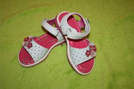 Jemne divcenske sandalky 25, 25