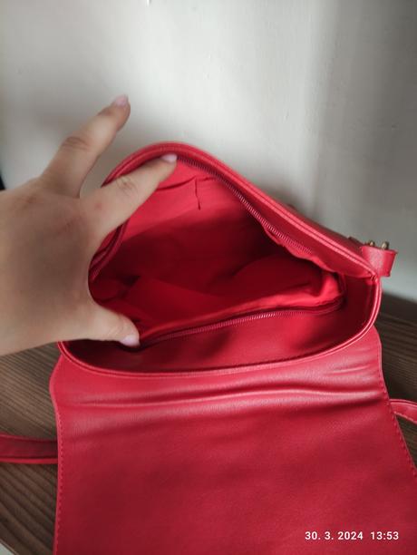 Červená kabelka, 