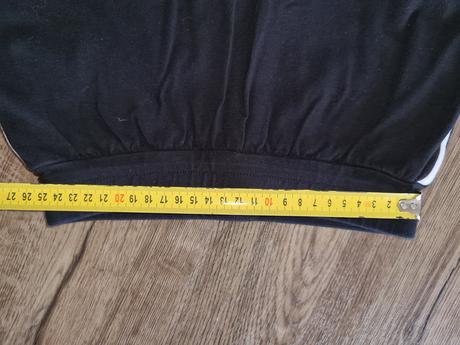 Sukna so vsitymi kratasmi, nike,116