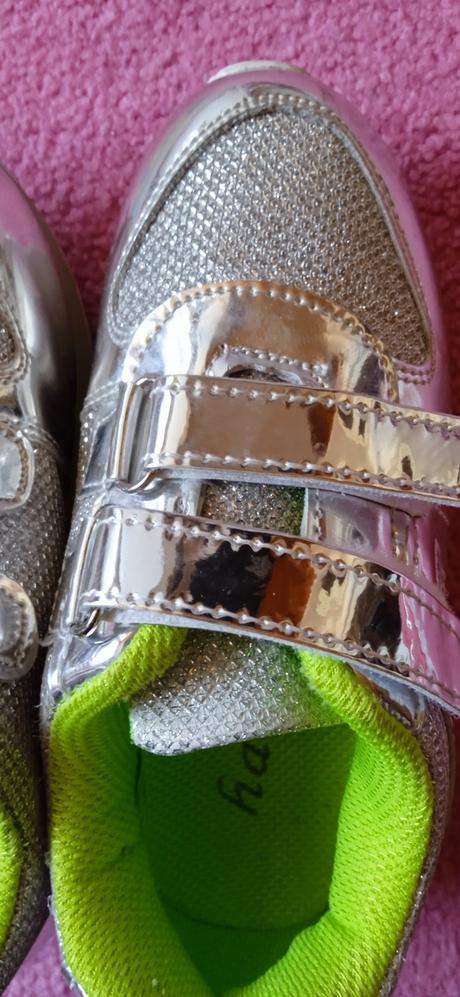 Botasky strieborne, 27