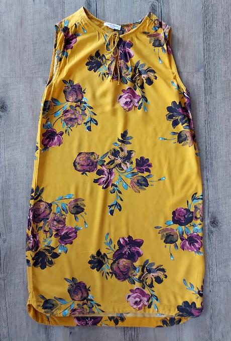 Žlté šaty s ružičkami, 40