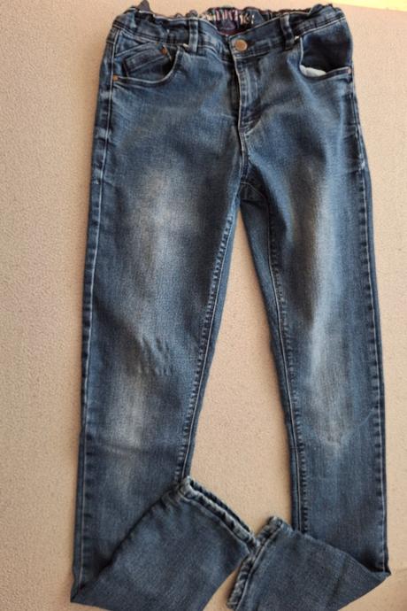 Dievčenské podteplené rifle., 164