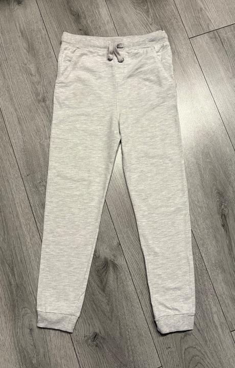 Tepláky veľ. 134, sinsay,134