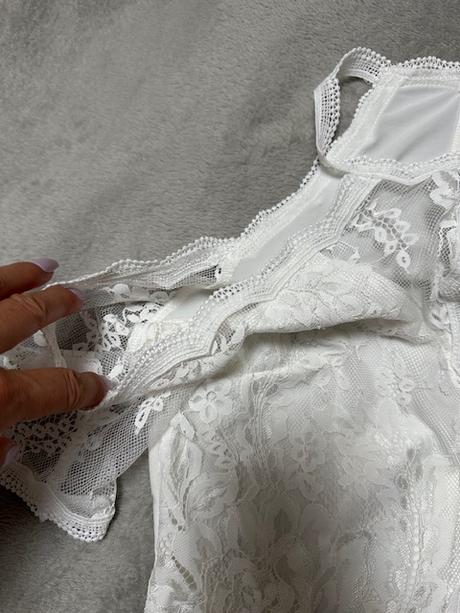 Čipkovaný top - body s odhalenými plecami, m