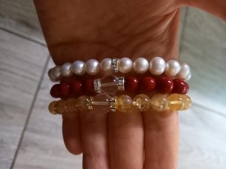 Naramok z drahých kameňov, 