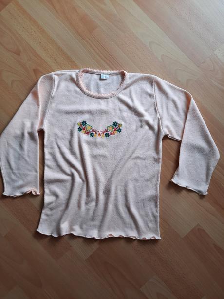 Balík dievčenských tričiek, 152