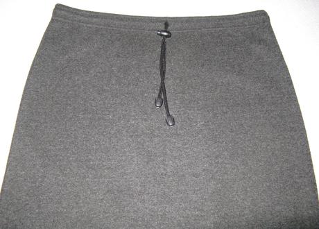 Teplejšia priliehavá sukňa, m