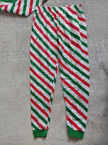 Vianočné pyžamo veľ.122-128, 122