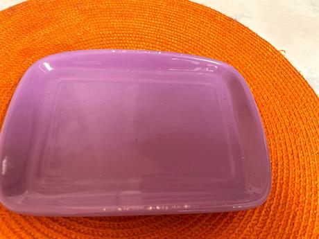 Porcelánová maselnička, 