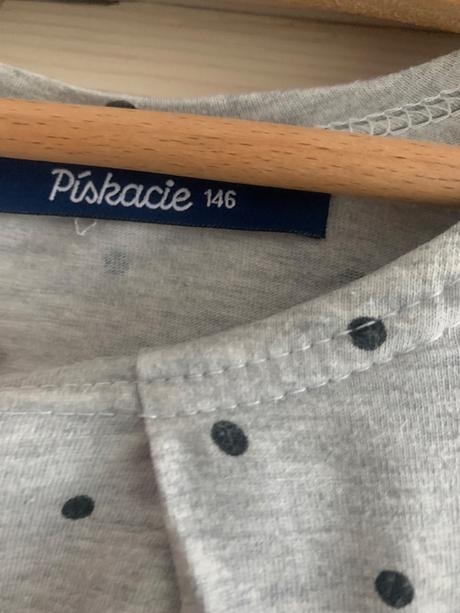 Pískacie šaty 140/146 so srdiečkom, 140