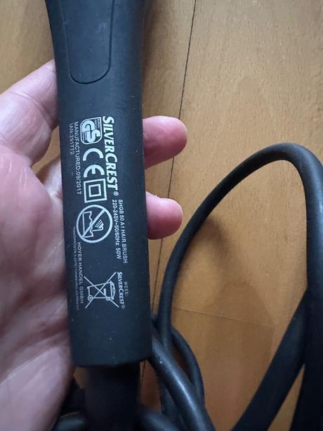 Teplovzdušná kefa na vlas,