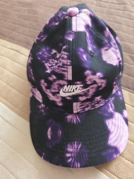 Šiltovka, nike