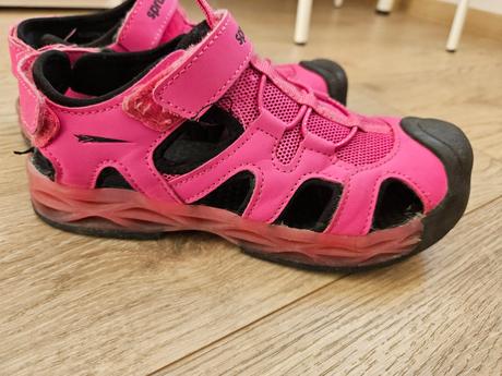 Svietiace sandalky s neokopatelnou spickou, sprandi,35