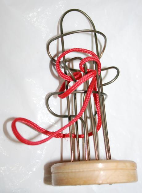 Hlavolam so šnúrkovu - náročný, 