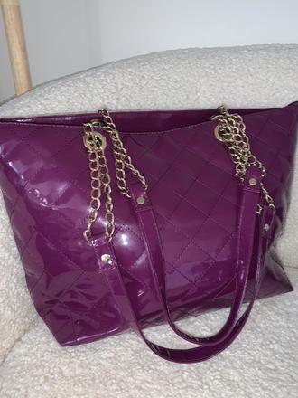 Purpurová lakovaná kabelka, carpisa
