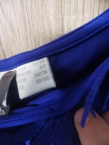 Blúzka na jedno rameno, 32