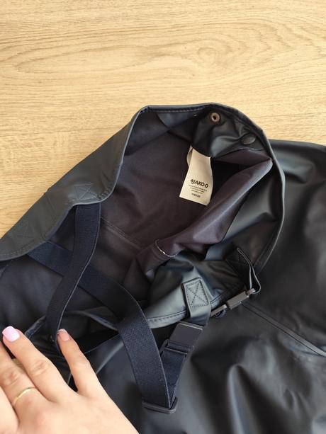 Nohavice do dažďa, 116