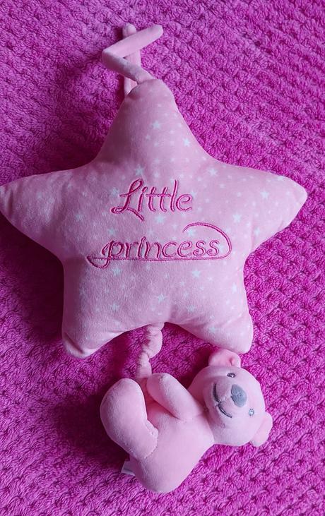 Hudobná závesná hračka - macko, 