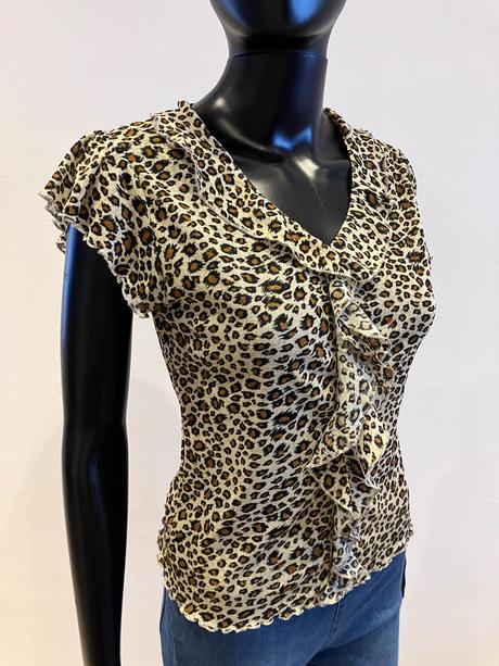 Blúzka s leopardím vzorom a fodričkami, s