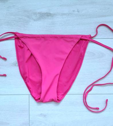 Bikiny, 38