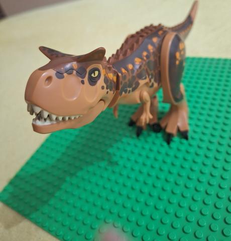 Lego jurassic world veľký carnotaurus karnotaurus,