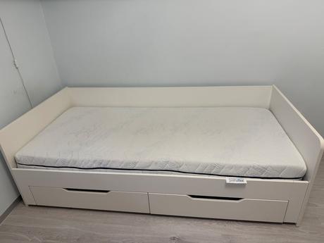 Rozkladacia posteľ s úložným priestorom,